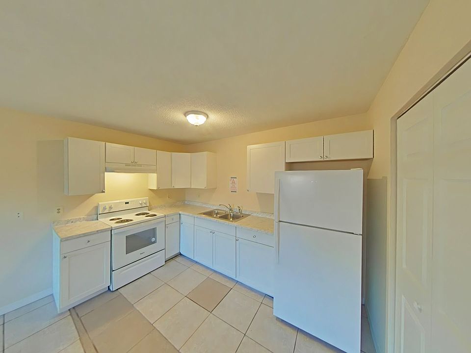 1st image of 3721 NE 40th Pl Unit D