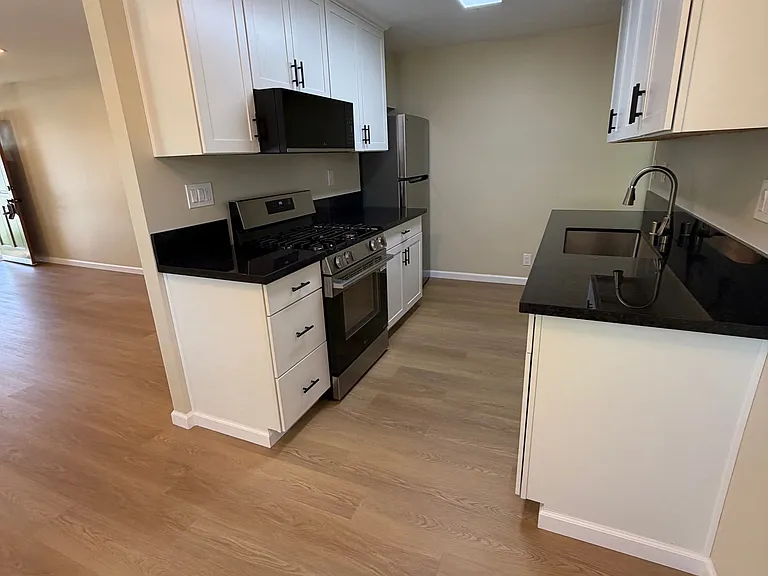 802 E Palm Ave — Photo 3