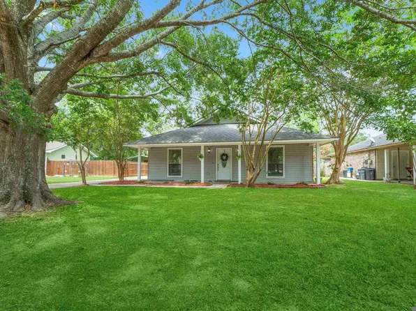 18100 Wood Haven Dr, Prairieville, LA 70769