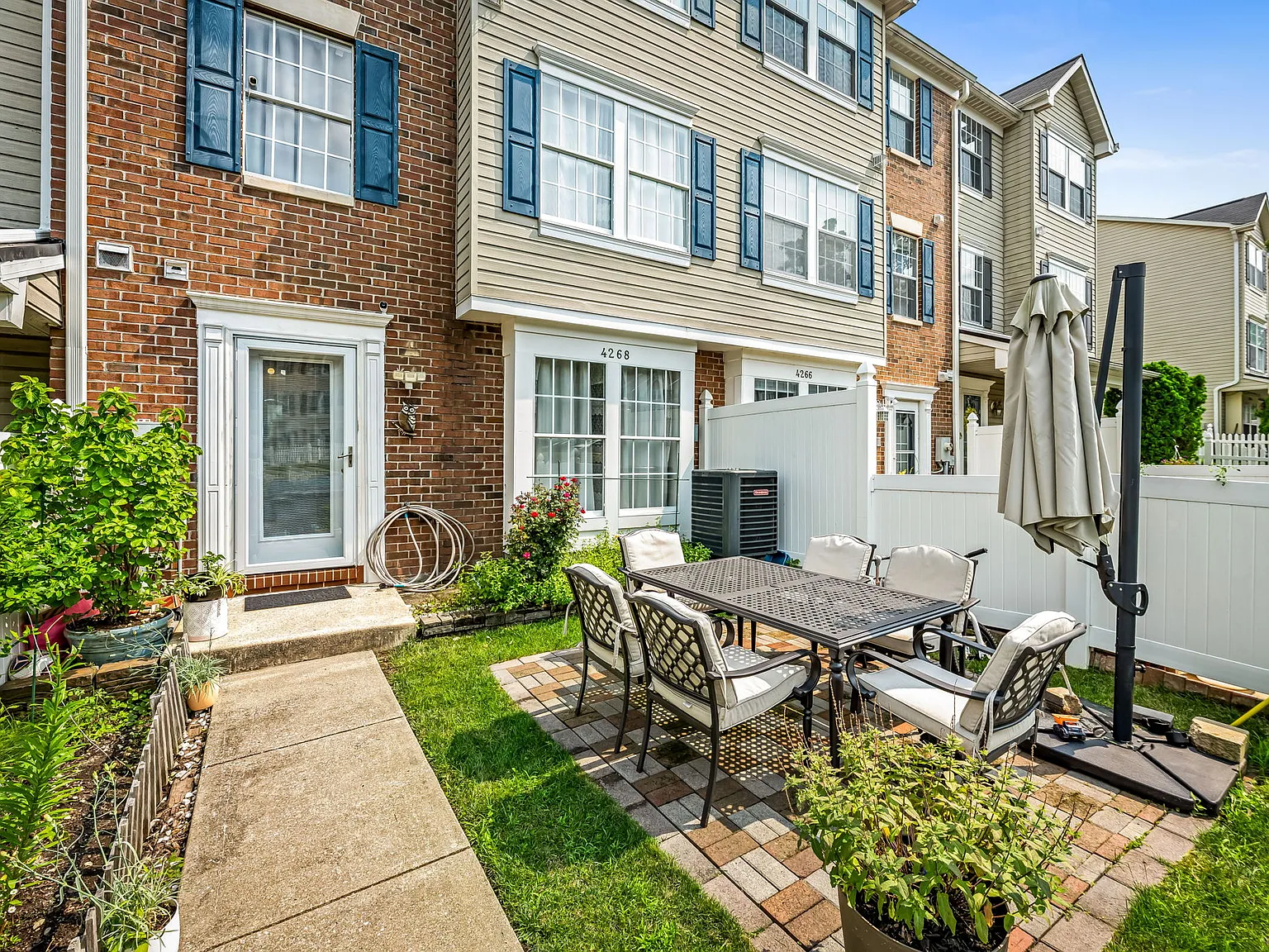 3 bed, 2.5 bath, 1607 sqft, $2,500 — Photo 1