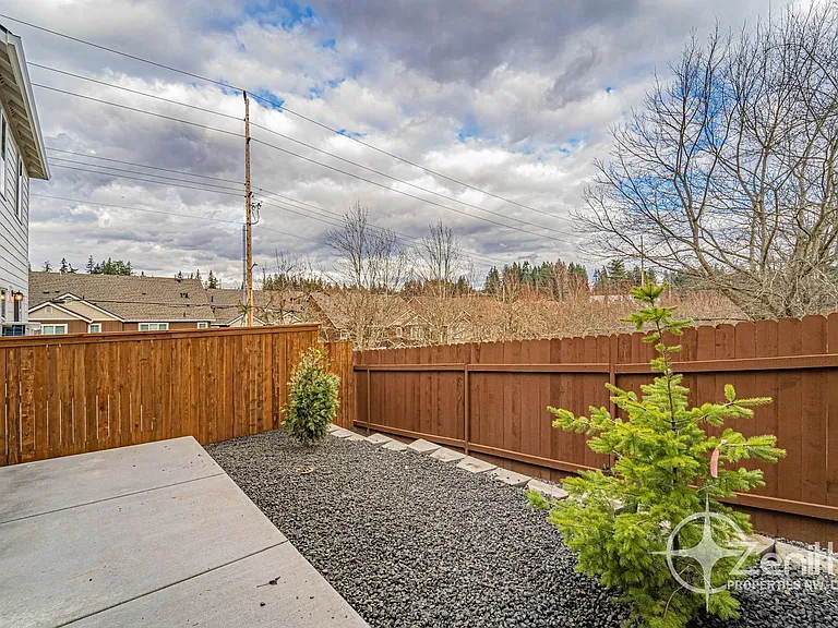 4939 NE 2nd Ct — Photo 32