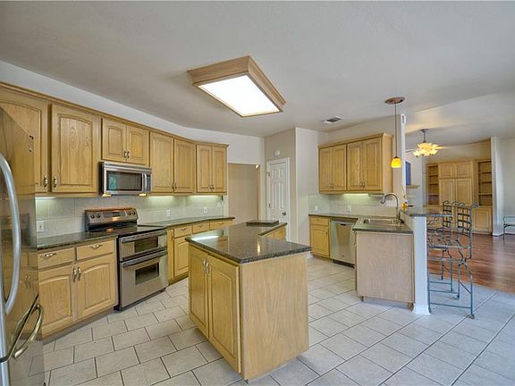 2nd image of 101 Ancient Oaks Dr