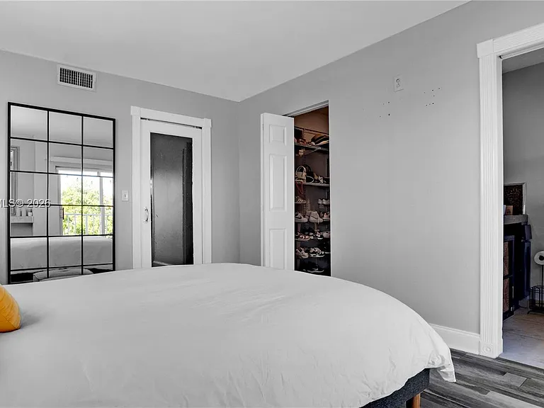 7925 Carlyle Ave #403 — Photo 24