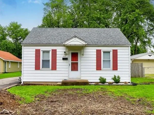 2930 E Wallace St, Decatur, IL 62526