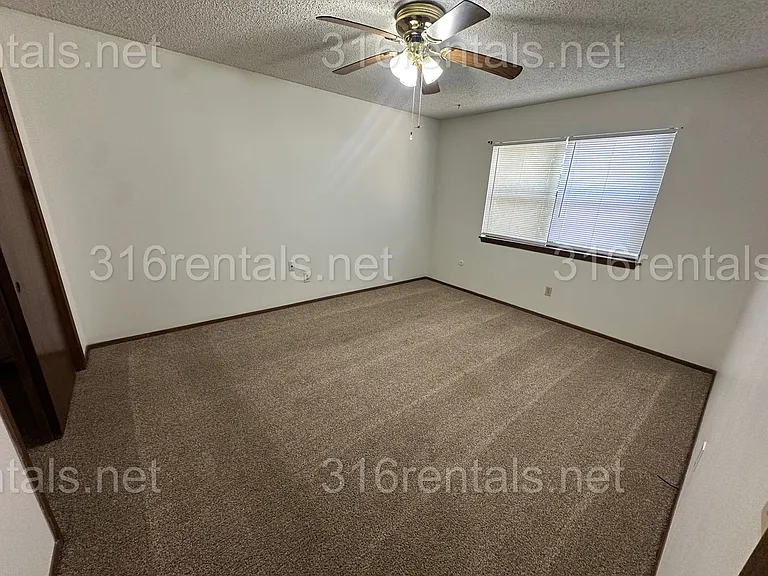 351 E Marion Ct — Photo 10
