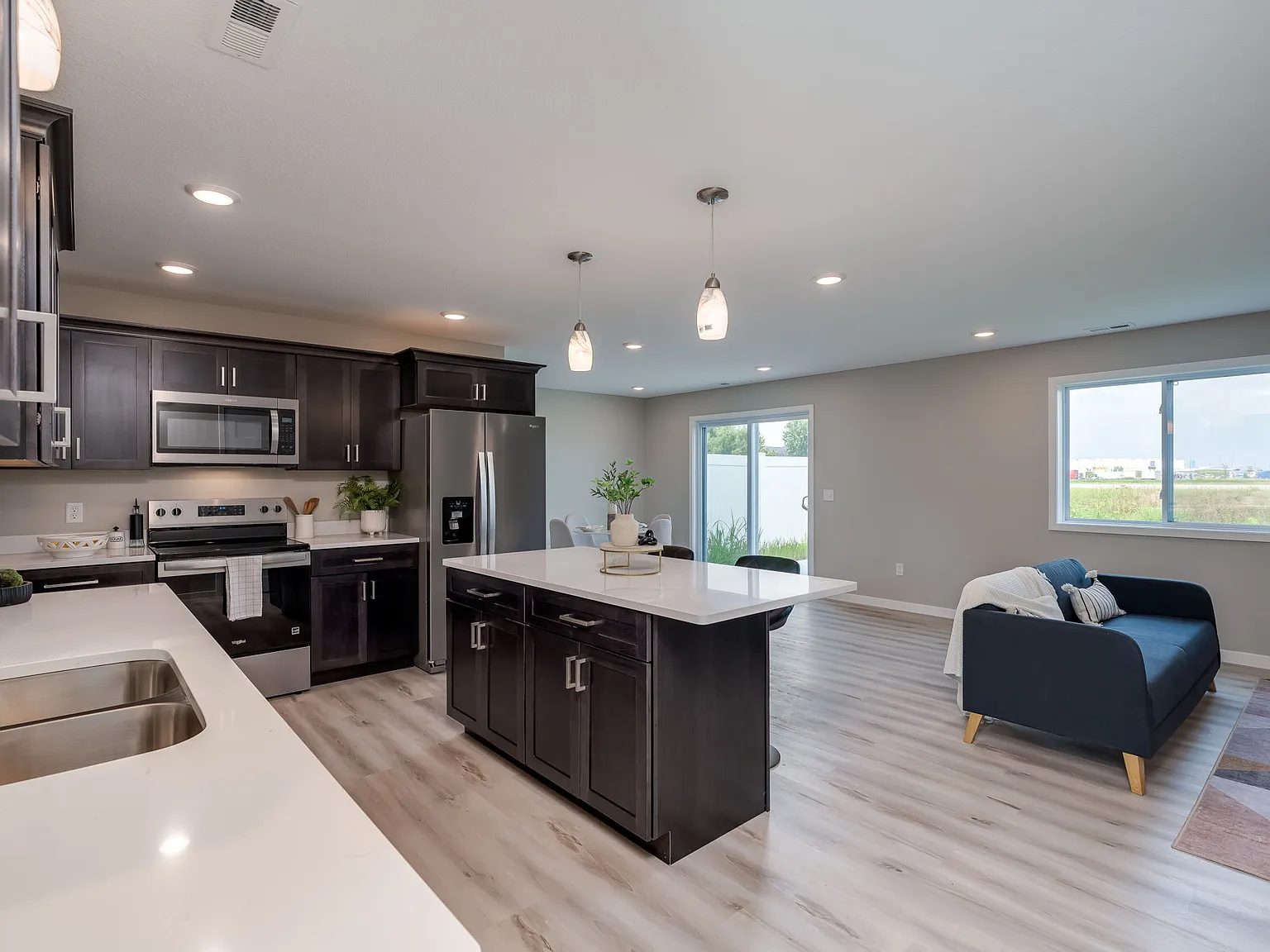 3 bed, 1800 sqft, $2,200 — Photo 3