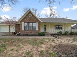 809 SE 15th St, Pryor, OK 74361 | MLS #2408116 | Zillow