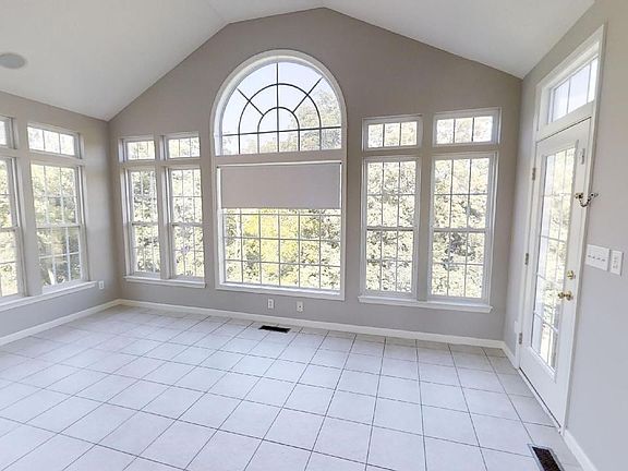 5th image of 7044 Summerhill Dr