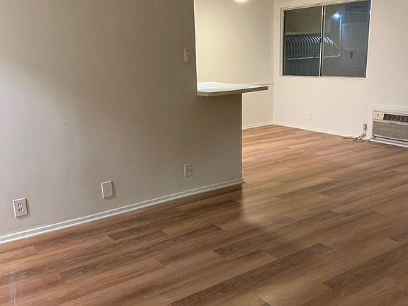 5th image of 7067 Hawthorn Ave APT 2