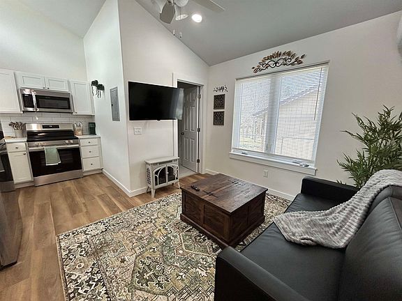 3rd image of 1008 Canyon View Ave Unit B