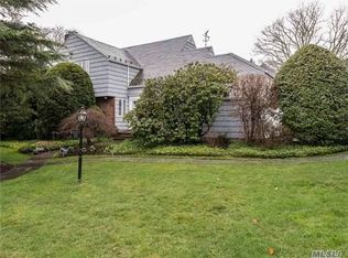 135 Deerpath, Roslyn Heights, NY 11577