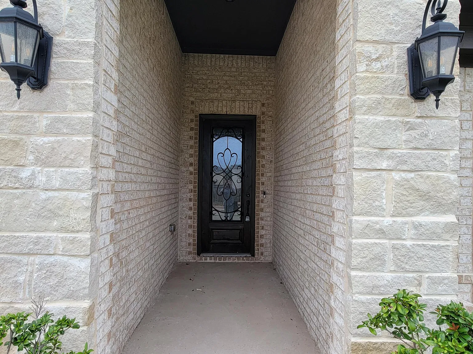 4 bed, 2389 sqft, $3,000 — Photo 2