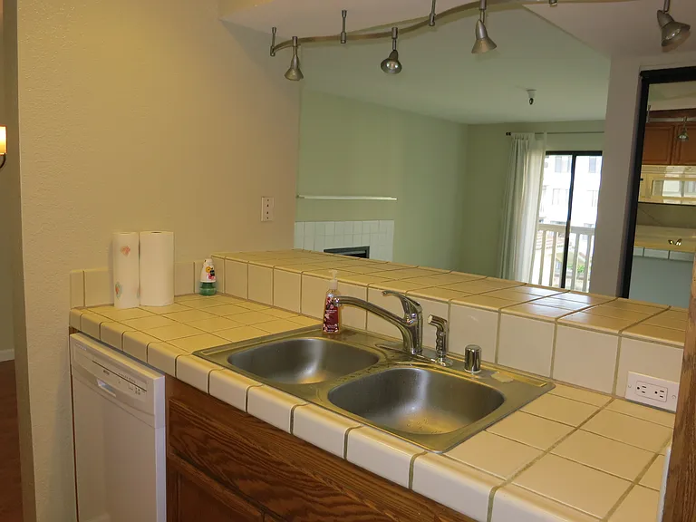 1400 Carpentier St — Photo 5