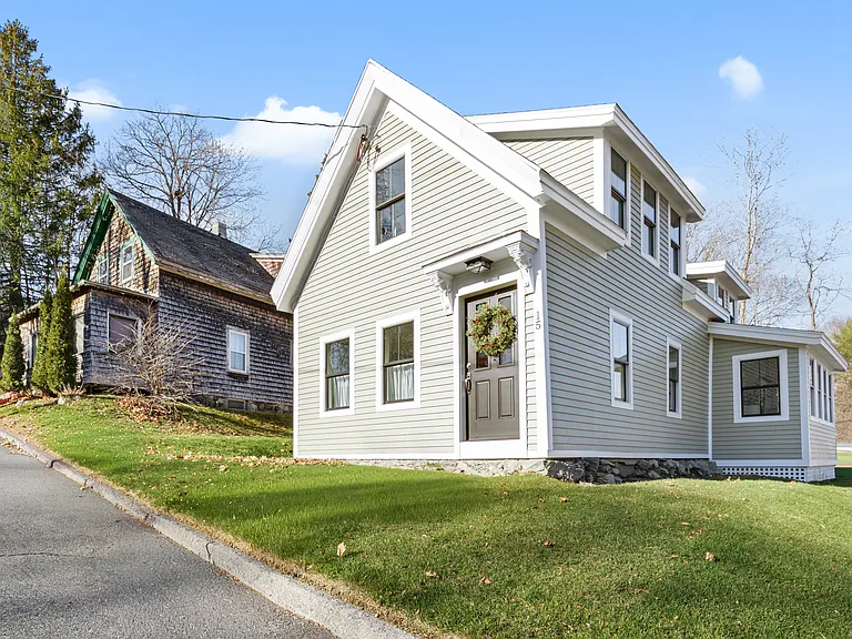 15 Willow St — Photo 1