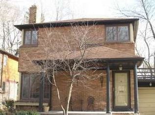 25826 Salem Rd, Huntington Woods, MI 48070