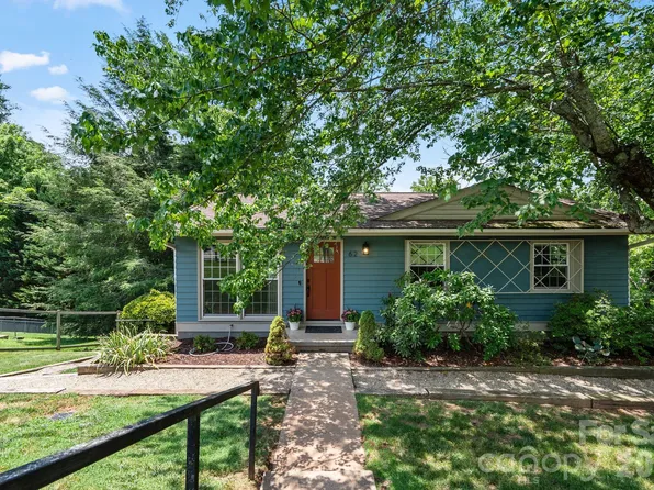 62 1st St, Asheville, NC 28803