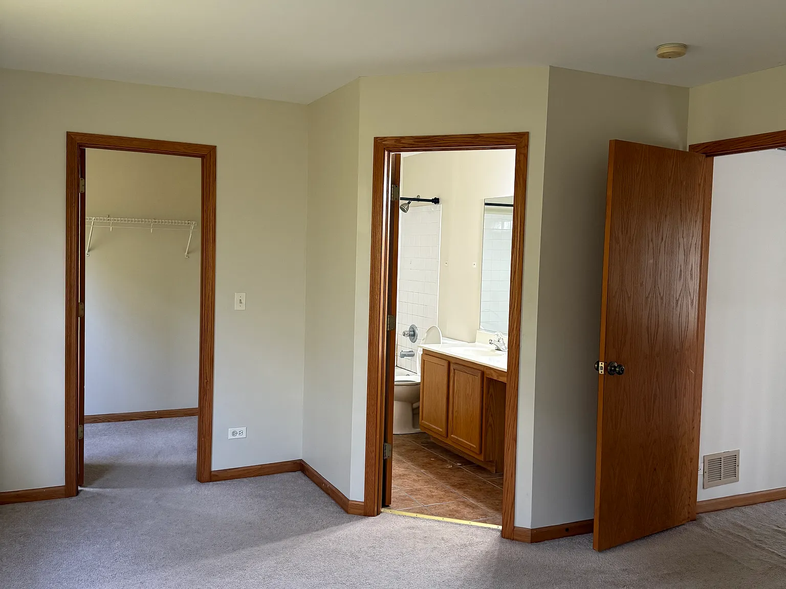 3 bed, 2.5 bath, 1502 sqft, $2,600 — Photo 3