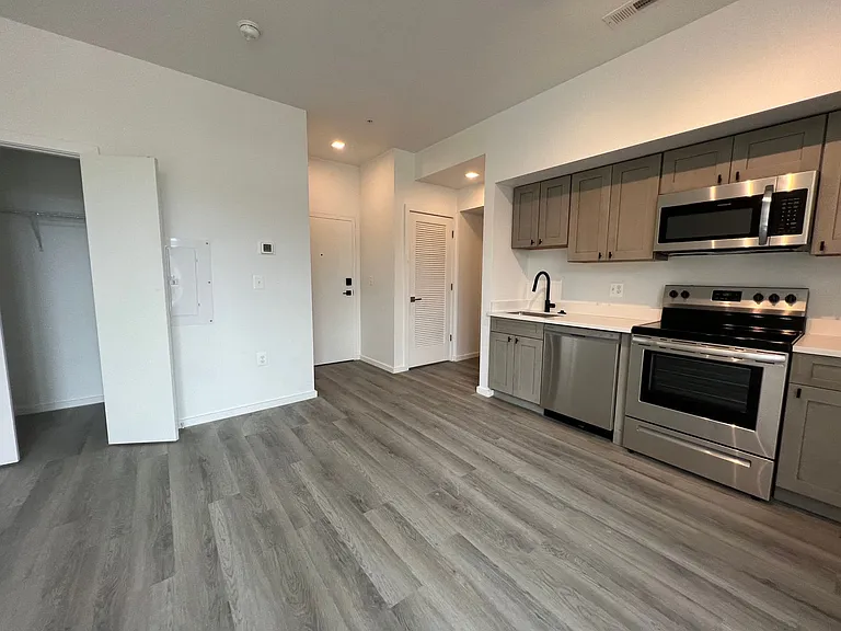 725 W Pratt St. — Photo 34