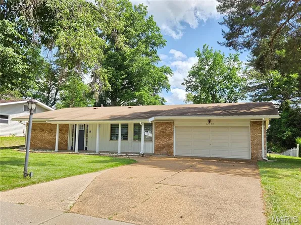 12558 Pepperwood Dr, Saint Louis, MO 63146