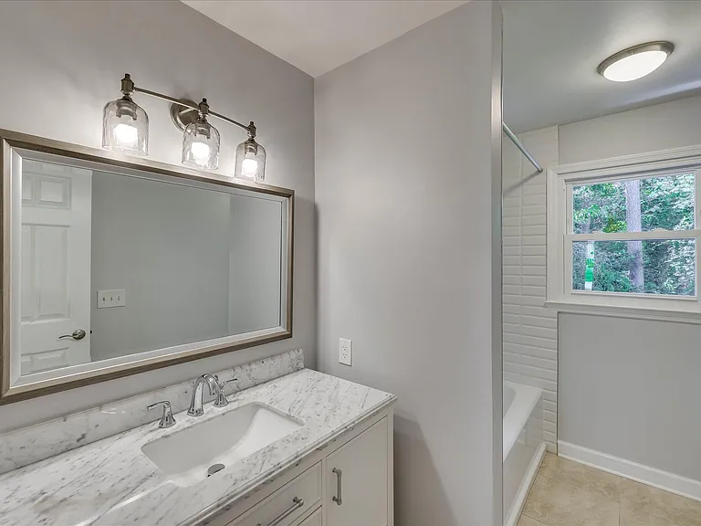 2111 Huron Dr — Photo 32