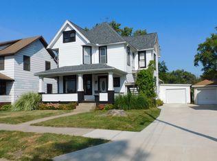 319 Lincoln Way, Dixon, IL 61021