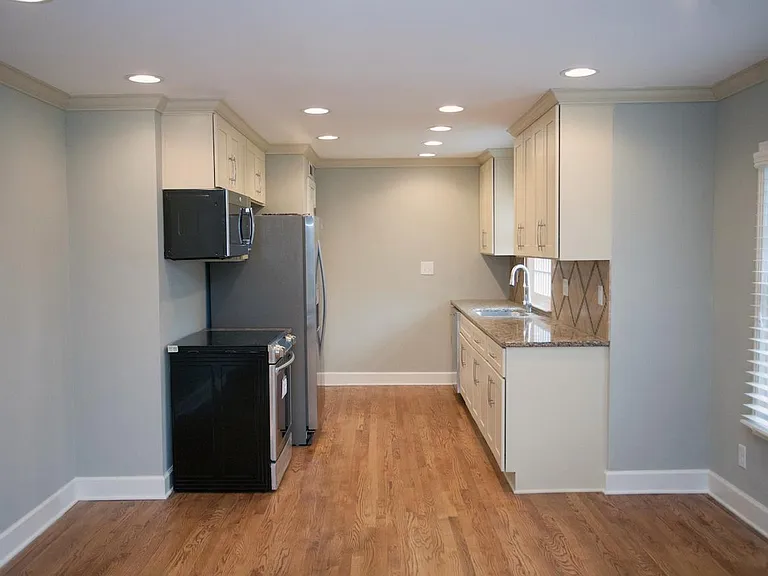 3927 Woodlawn Dr — Photo 5