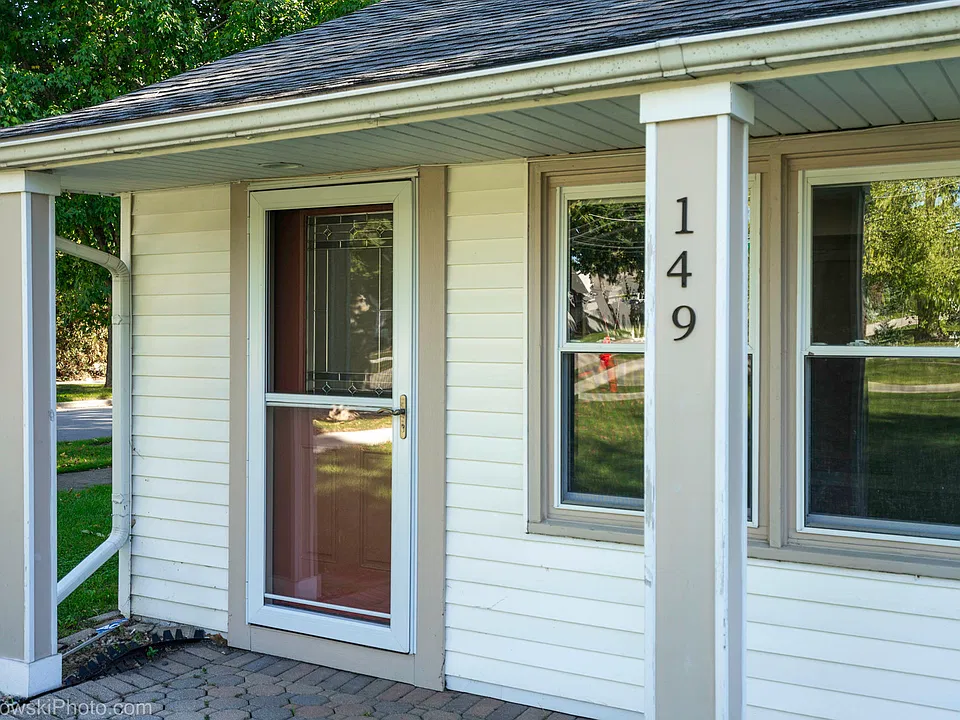 149 E Strong St