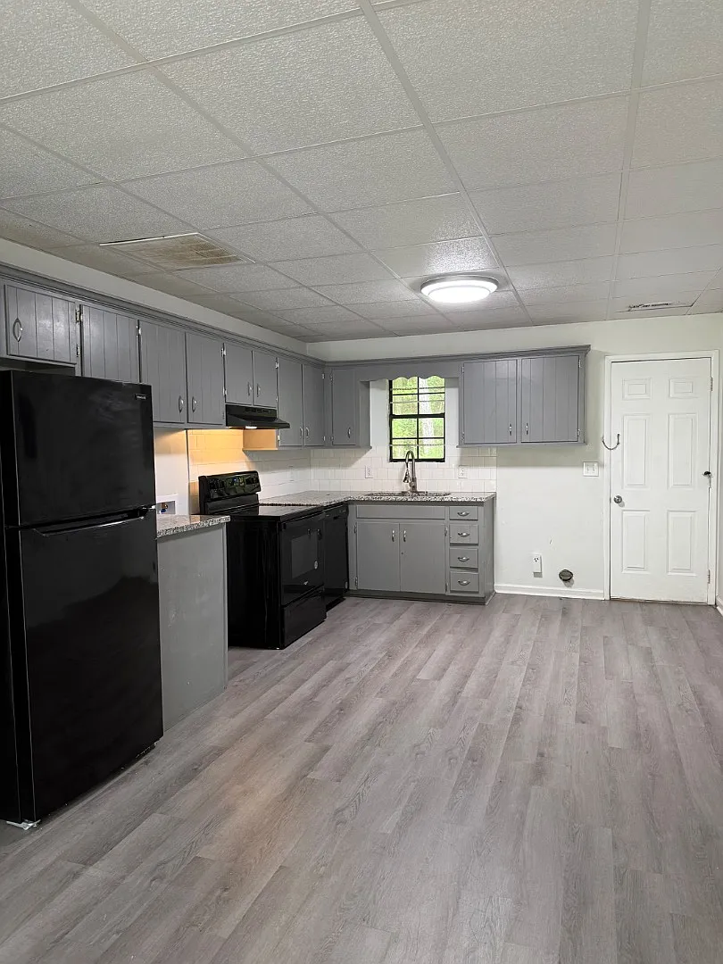 1722 Louise Drive - 1722 Louise Unit B — Photo 2