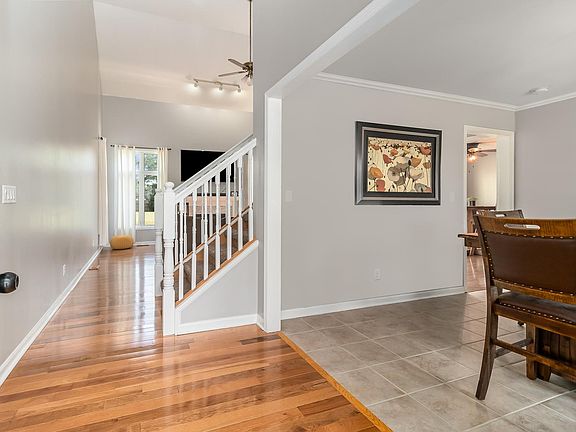 5th image of 102 Prairie Dr