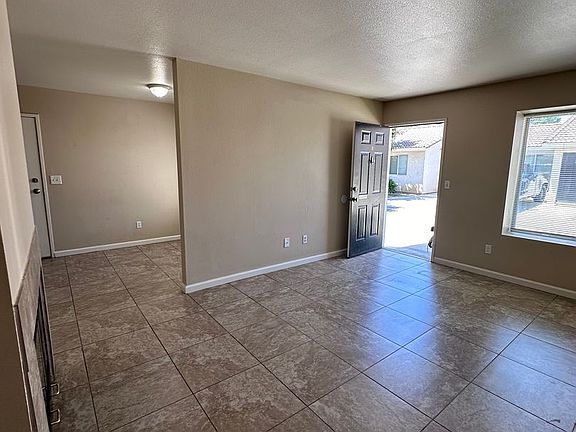4th image of 3216 Brookside Dr #B