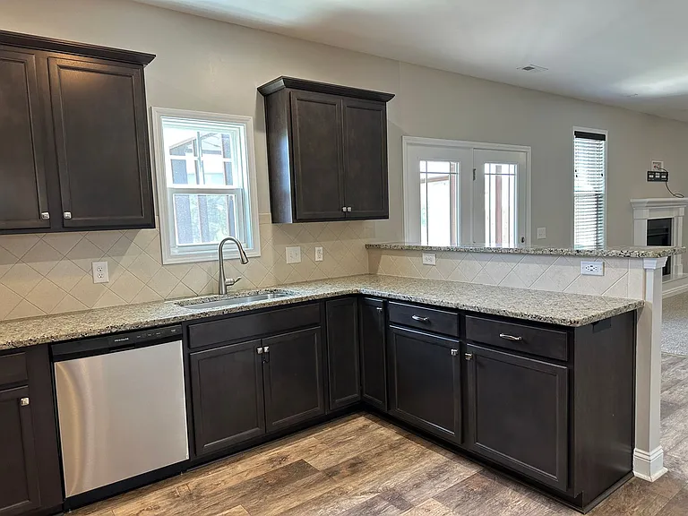 5233 Debut Ave — Photo 10