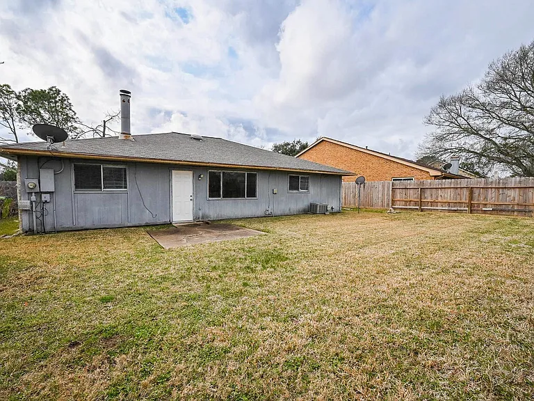 1114 Blue Diamond Dr — Photo 20