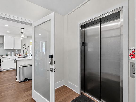 5th image of 1042 E Juneau Ave #3
