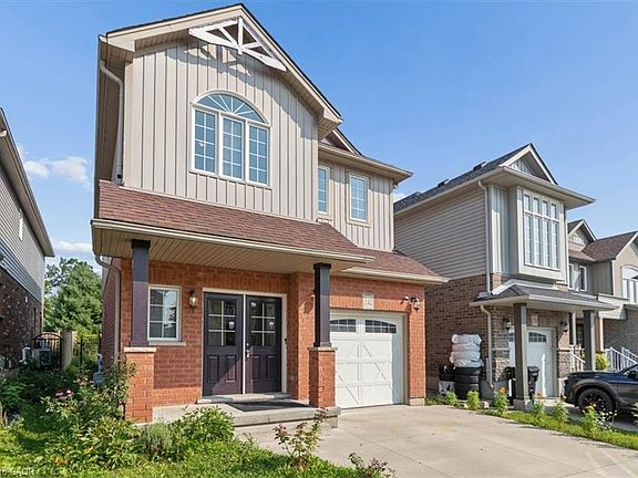 3rd image of 242 Moorlands Cres