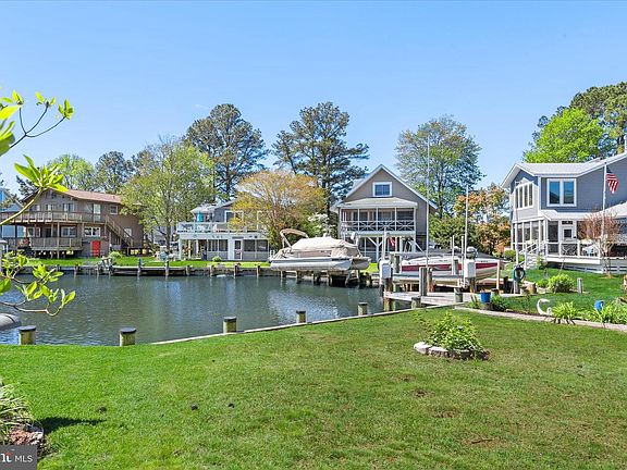3rd image of 2 Waters Edge Ct
