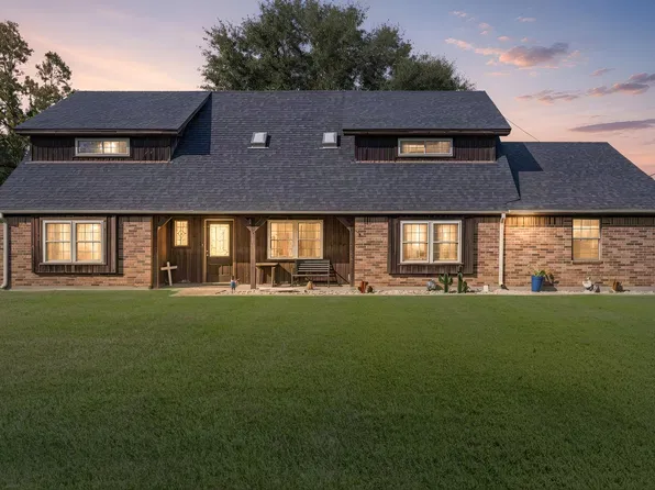 430 Pinemont Dr, Sour Lake, TX 77659