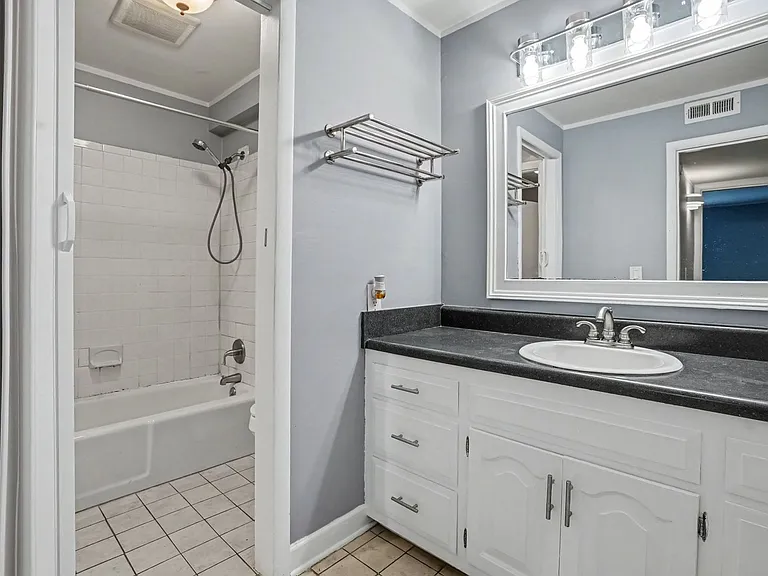 555 N Dupont Ave #B-26 — Photo 12