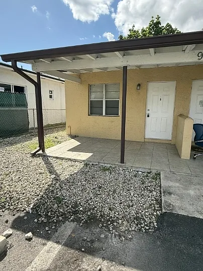 996 NW 10th St #A — Photo 15