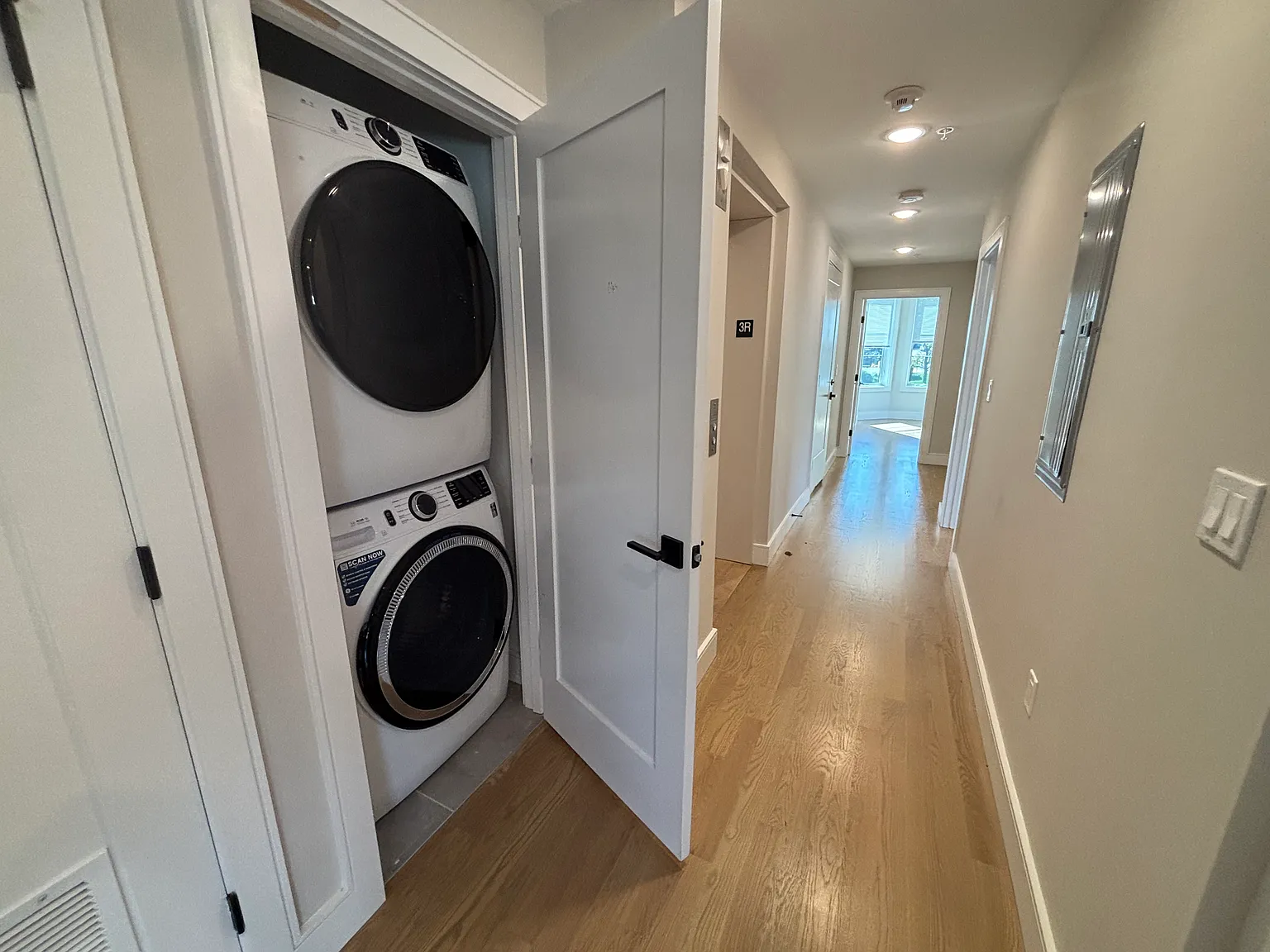 2 bed, 1.0 bath, 860 sqft, $3,595 — Photo 2