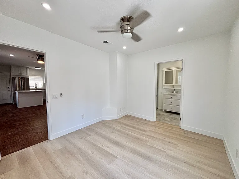 21 10th Ct — Photo 7