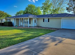 933 N Main St, Muenster, TX 76252