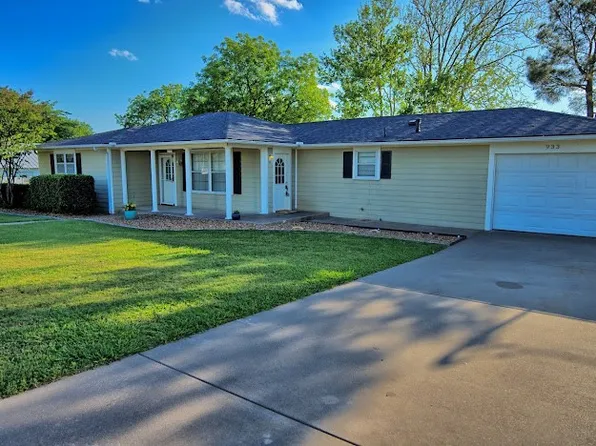 933 N Main St, Muenster, TX 76252