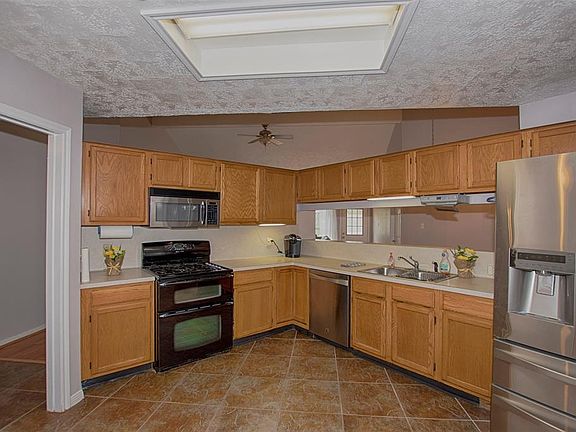 4th image of 2923 Forest Hills Dr