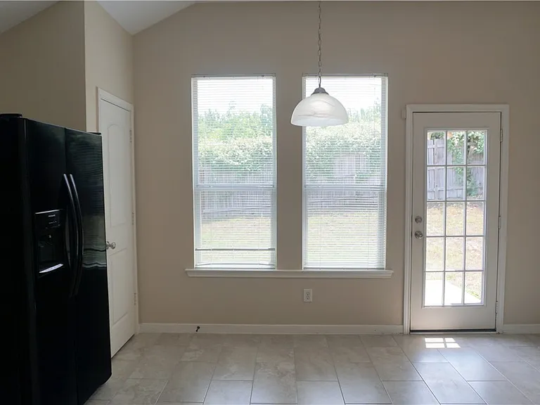 1810 Stephanie St — Photo 7