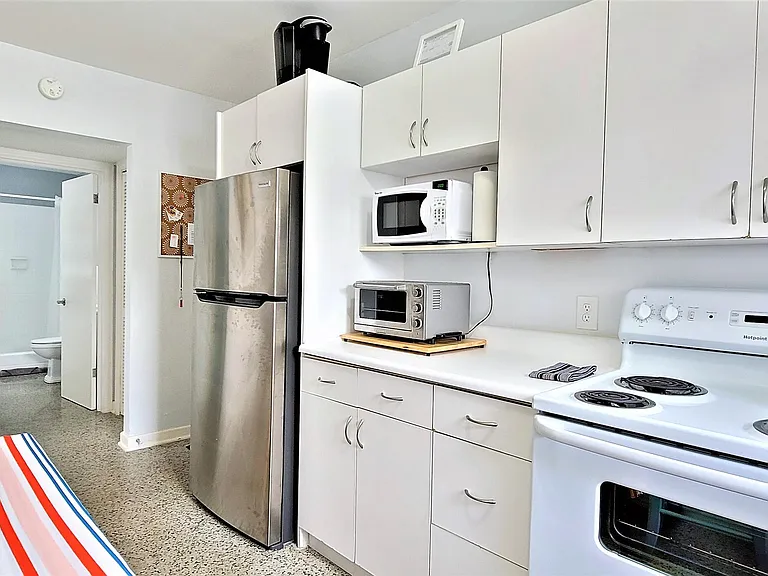 403 32nd St — Photo 9