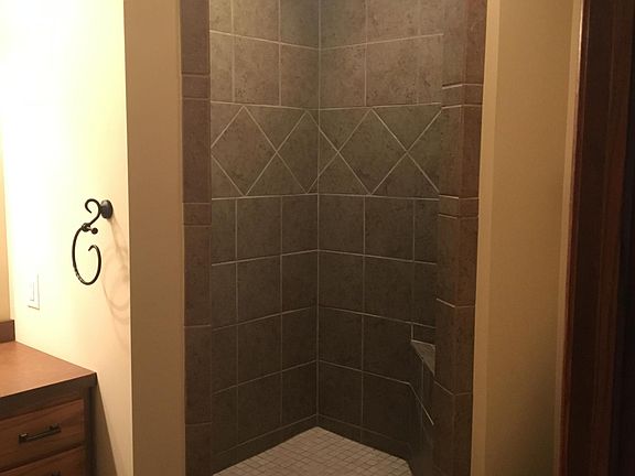 4th image of 519 Owen St Unit 8