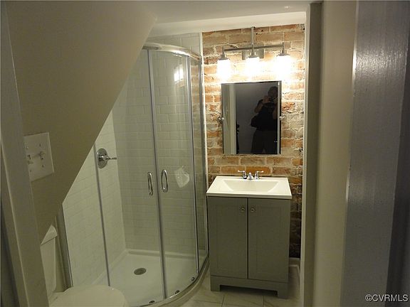 5th image of 2512 E Leigh St