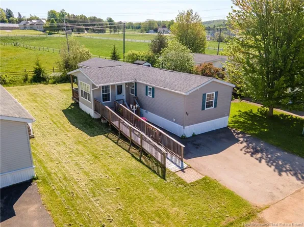 98 4th St, Sussex Corner, NB E4E 5V9