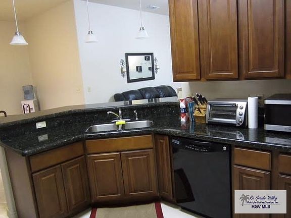 4th image of 2521 Windsor Pl