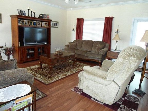2nd image of 120 Bradberry Dr